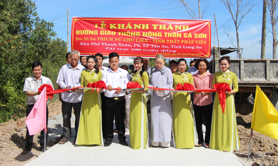 Thủ Thừa khánh thành đường giao thông nông thôn Cá Sơn bờ nam giai đoạn 2