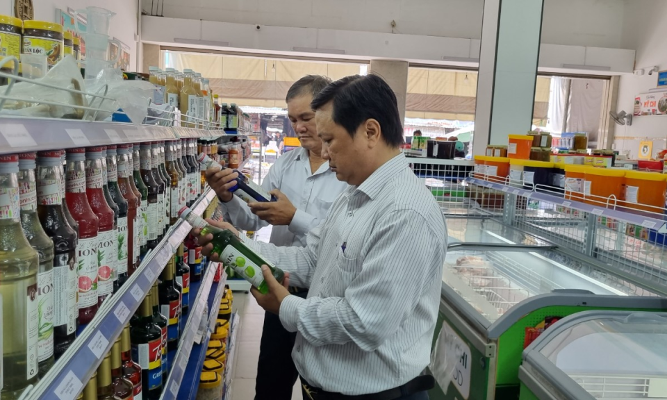 Thành phố Tân An kiểm tra an toàn thực phẩm Tết Nguyên đán