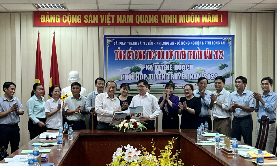 Đài PT-TH Long An và Sở NN & PTNT tỉnh ký kết phối hợp tuyên truyền năm 2023