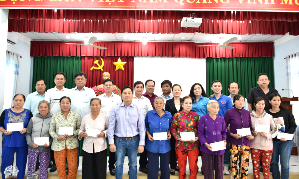Trường Chính trị tỉnh Long An tổ chức hoạt động công tác xã hội tại huyện Tân Thạnh