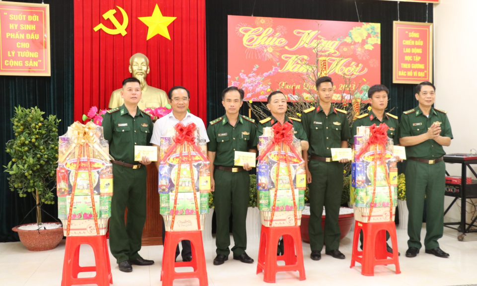 Bí thư Tỉnh uỷ chúc Tết các lực lượng biên phòng, vũ trang tại Đức Huệ