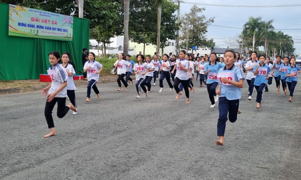 Thành phố Tân An: Giải Việt dã mừng Đảng, mừng Xuân Quý Mão năm 2023