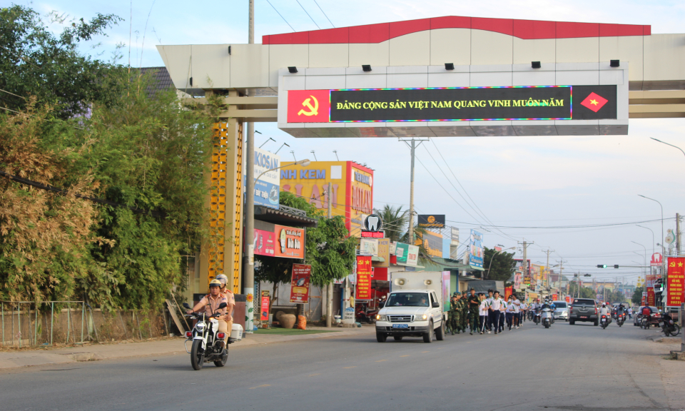 Đức Huệ phát động Ngày chạy Olympic - khai xuân năm 2023