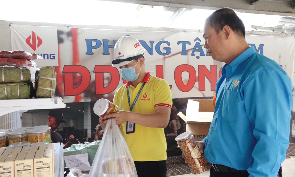 Đức Hòa: “Phiên chợ tết 0 đồng” cho công nhân lao động