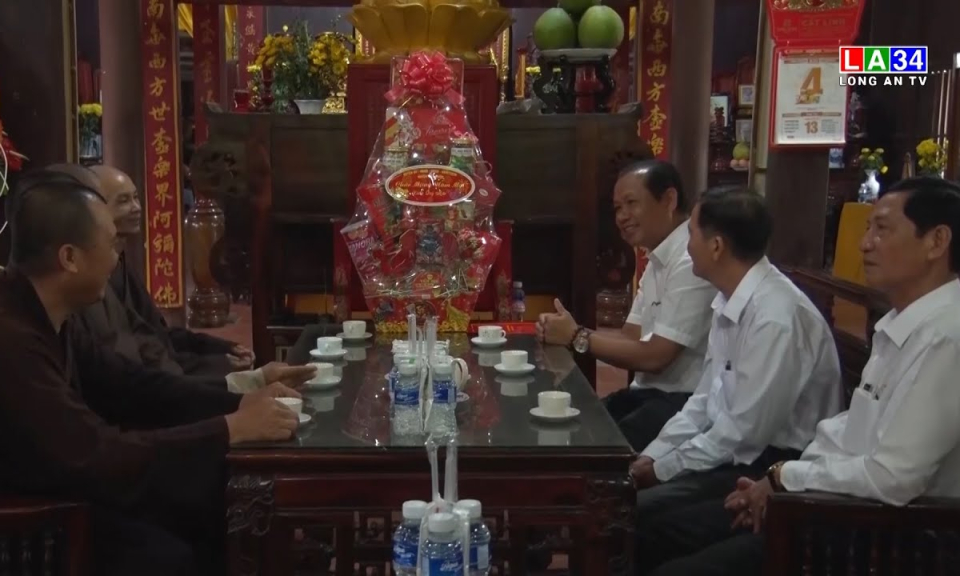 Cần Giuộc: Lãnh đạo huyện chúc Tết Ban Trị sự Giáo hội Phật giáo Việt Nam huyện