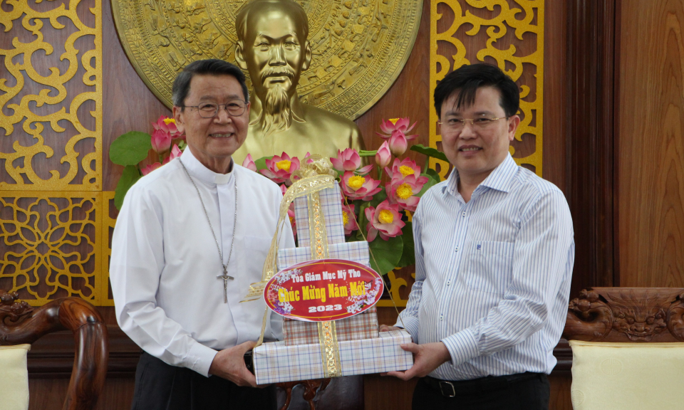 Phó Bí thư Thường trực Tỉnh ủy tiếp Giám mục giáo phận Mỹ Tho