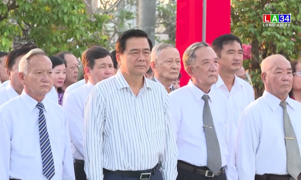 Đoàn dân quân chính Đảng tỉnh Long An viếng Nghĩa trang liệt sĩ