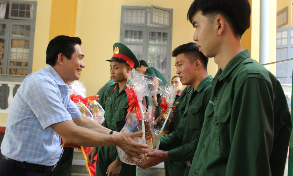 Đức Huệ tiếp đón 82 quân nhân xuất ngũ  trở về địa phương năm 2023
