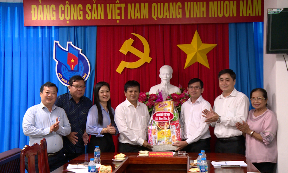 Hội Nhà báo Việt Nam đến thăm, chúc tết Hội Nhà báo tỉnh Long An