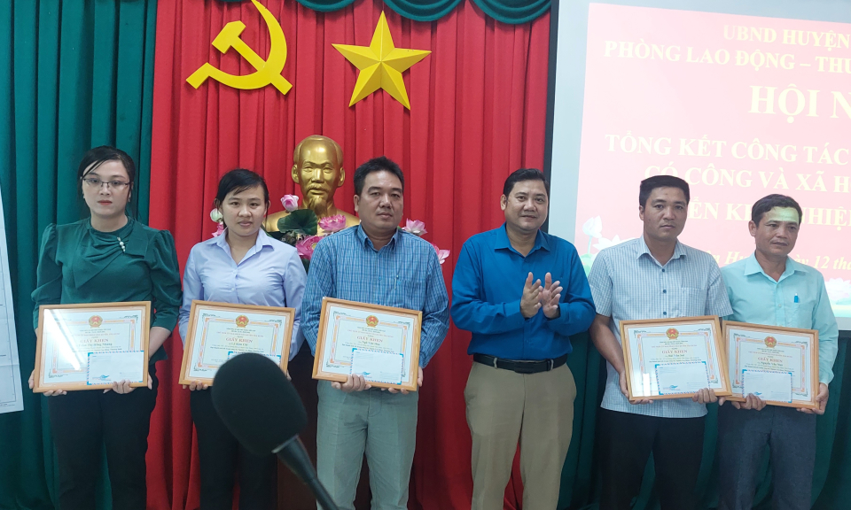 Tân Hưng tổng kết công tác lao đông, người có công và xã hội năm 2022
