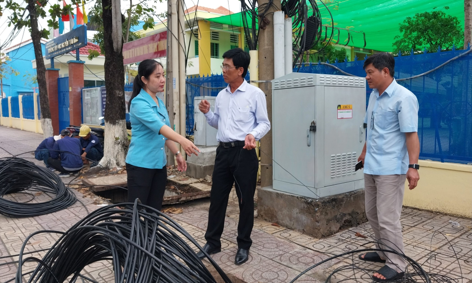 Cần Giuộc đẩy nhanh việc làm gọn cáp viễn thông trên Quốc lộ 50