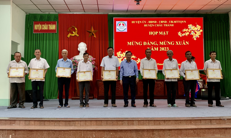 Châu Thành họp mặt Bí thư Chi bộ - Trưởng ấp, khu phố - Trưởng ban công tác mặt trận ấp, khu phố