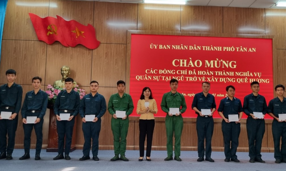 Thành phố Tân An tiếp đón 115 quân nhân xuất ngũ về địa phương năm 2023