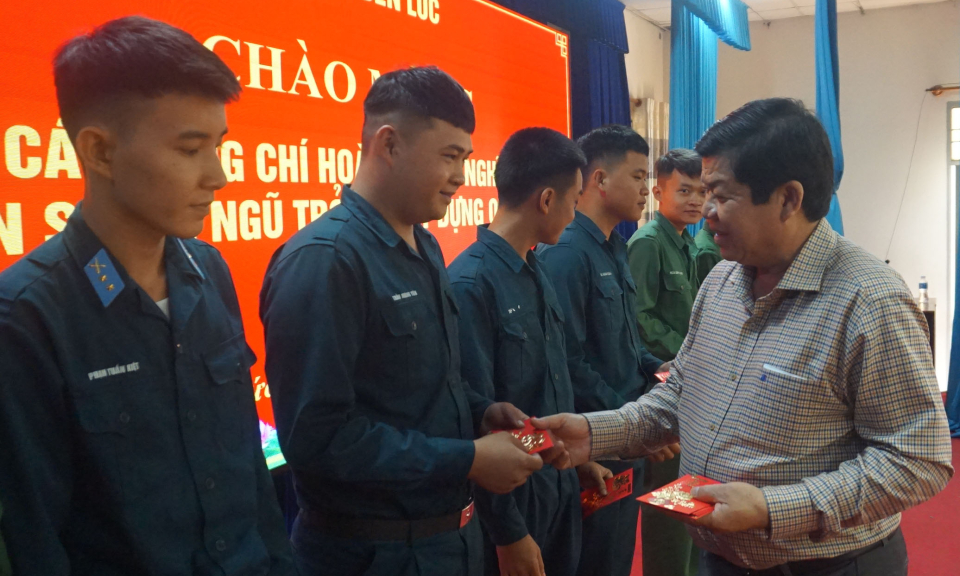 Bến Lức đón nhận Quân nhân xuất ngũ trở về địa phương