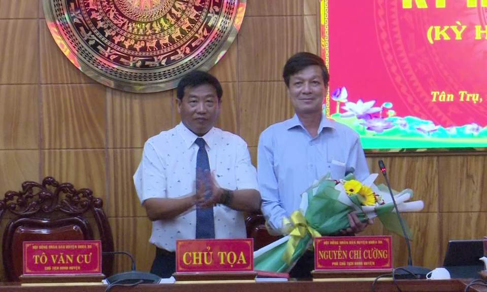 Đồng chí Trịnh Phước Trung được bầu giữ chức Phó Bí thư Huyện ủy, Chủ tịch UBND huyện Tân Trụ