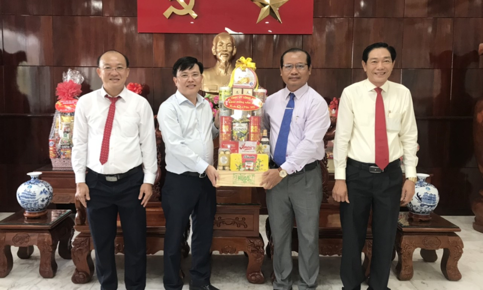 Phó Bí thư Thường trực Tỉnh ủy Nguyễn Thanh Hải chúc Tết huyện Cần Giuộc