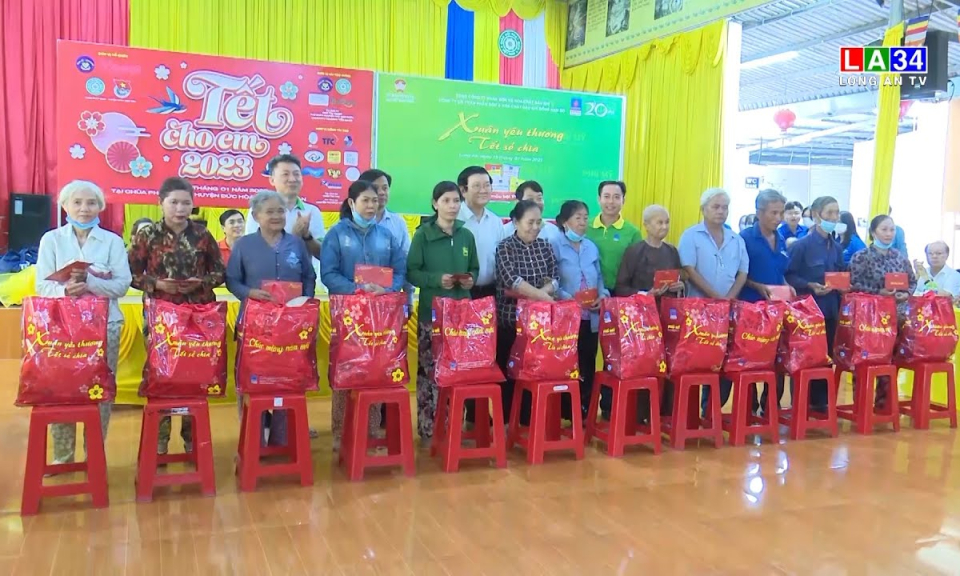 Nguyên Chủ tịch nước Trương Tấn Sang dự Chương trình Tết cho trẻ em