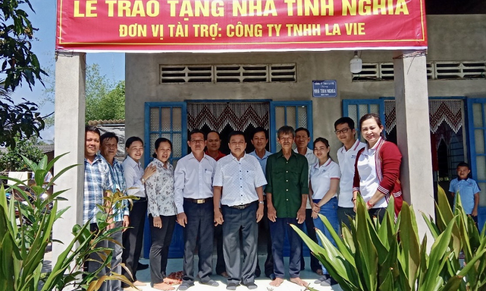Công ty TNHH Lavie trao nhà tình nghĩa và tặng quà tại xã Phú Ngãi Trị, huyện Châu Thành