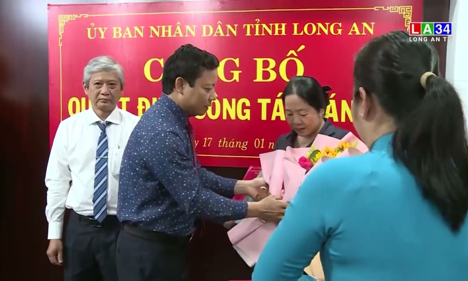 Lãnh đạo tỉnh trao quyết định bổ nhiệm lại và điều động cán bộ