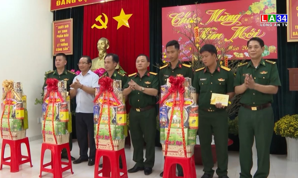 Bí thư Tỉnh ủy - Chủ tịch HĐND tỉnh - Nguyễn Văn Được thăm và tặng quà chúc Tết các đơn vị vũ trang