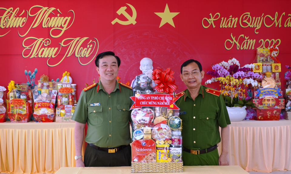 Công an Thành phố Hồ Chí Minh thăm, chúc Tết Công an tỉnh Long An