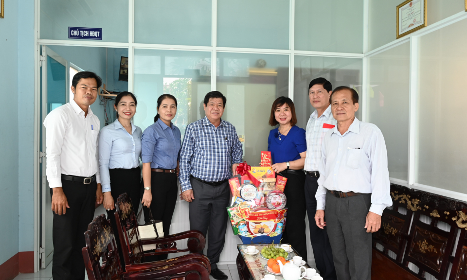 Chủ tịch UBND huyện Bến Lức chúc Tết, động viên các đơn vị