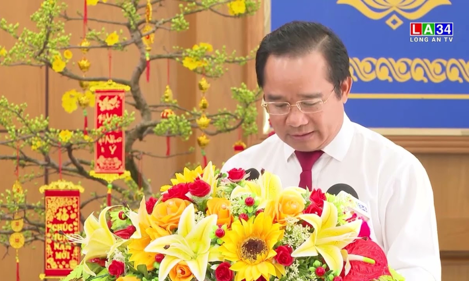 Nguyên Chủ tịch nước Trương Tấn Sang và các đồng hương chúc Tết tỉnh Long An