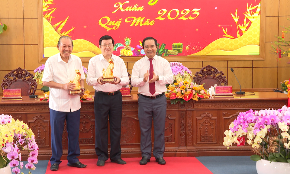 Nguyên Chủ tịch nước Trương Tấn Sang và các đồng hương chúc Tết tỉnh Long An