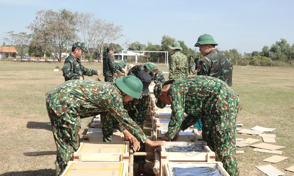 Đoàn kiểm tra trận địa bắn pháo hoa đêm giao thừa của tỉnh làm việc tại Đức Hòa