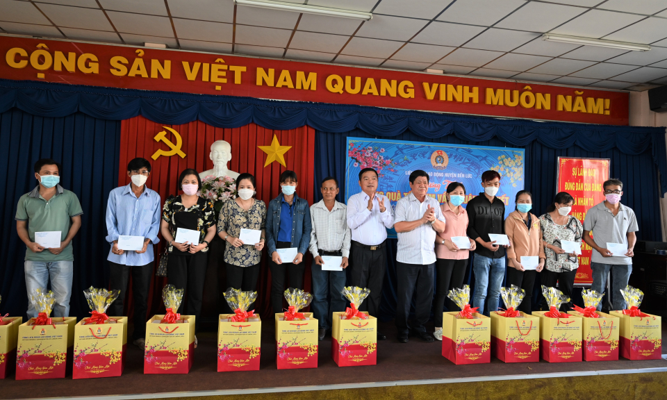 Bến Lức gần 30 tỷ đồng chăm lo Tết cho người dân