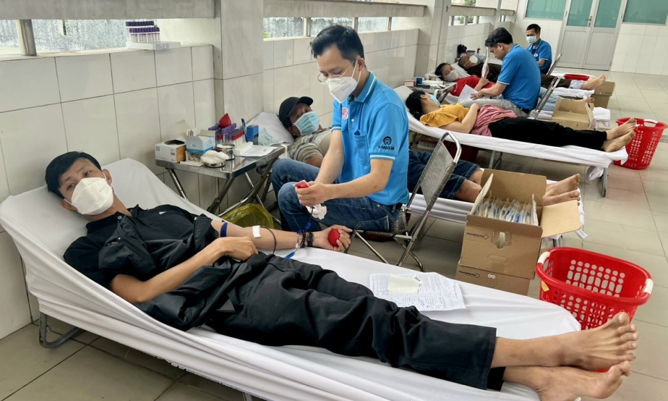 Bến Lức hiến máu đầu xuân - nhân lên hạnh phúc
