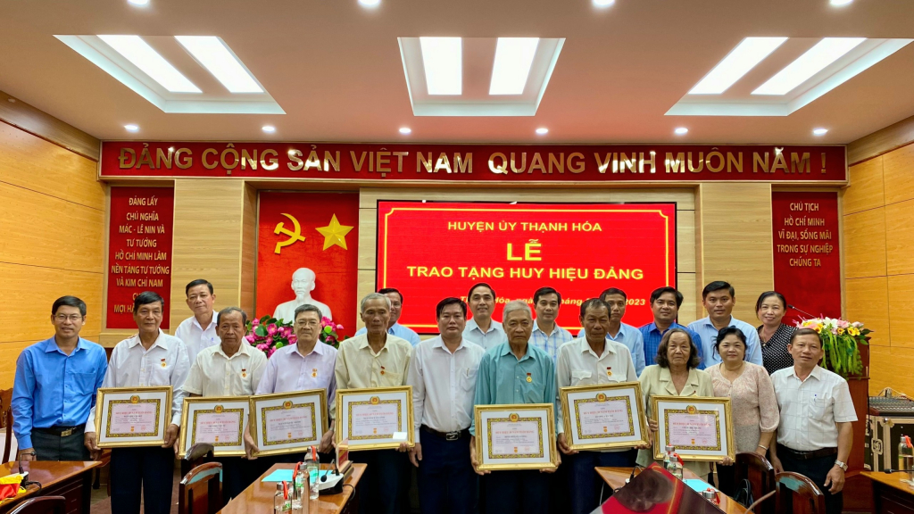 Tìm hiểu nhiều hơn 101 hình nền huy hiệu đảng tuyệt vời nhất  Tin học Đông  Hòa