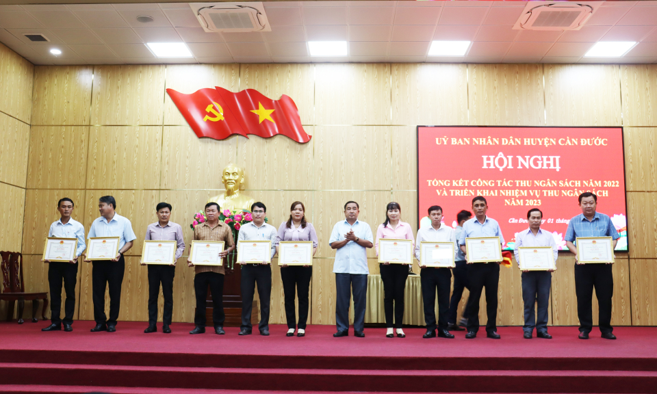 Cần Đước tổng kết công tác thu ngân sách năm 2022
