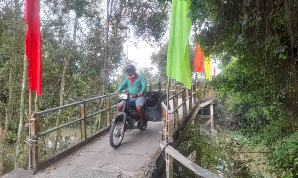Tân Thạnh nâng cấp, mở rộng cầu giao thông nông thôn