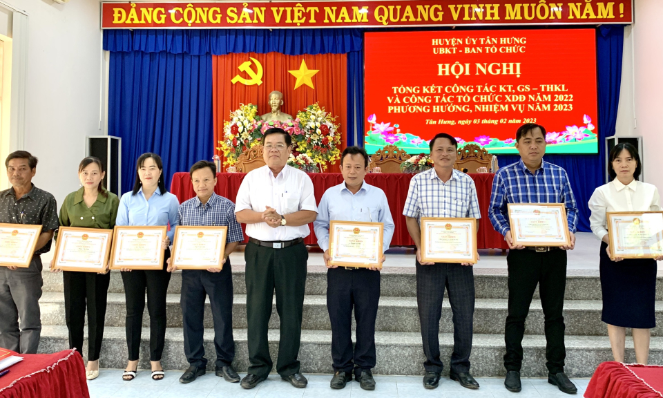 Tân Hưng có 3 tập thể, 6 cá nhân được khen thưởng trong công tác  Kiểm tra, giám sát thi hành kỷ luật Đảng năm 2022