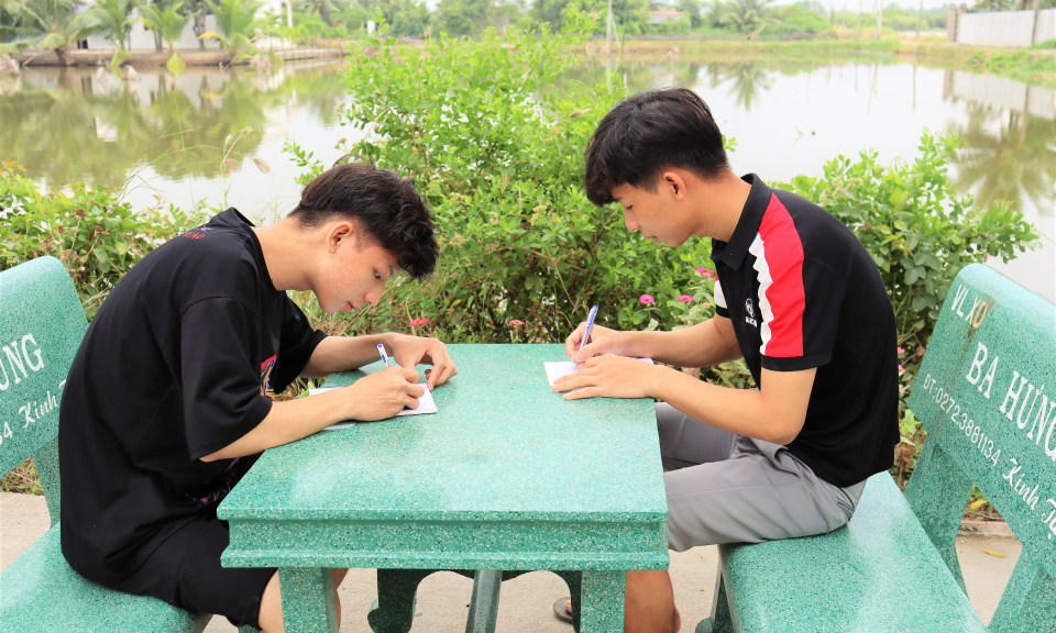 Cần Đước: Hai anh em ruột cùng viết đơn tình nguyện nhập ngũ