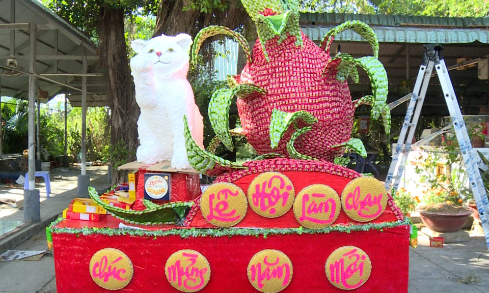 Độc đáo cỗ bánh hình trái thanh long
