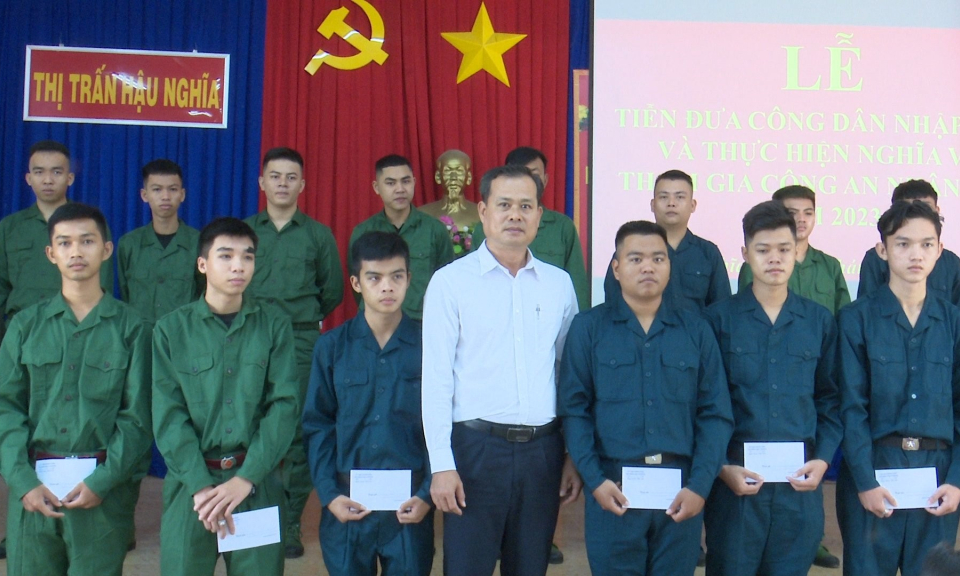 Đức Hòa đồng loạt tổ chức lễ tiễn đưa công dân nhập ngũ 