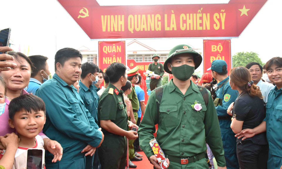 Tân Thạnh có 123 thanh niên lên đường nhập ngũ