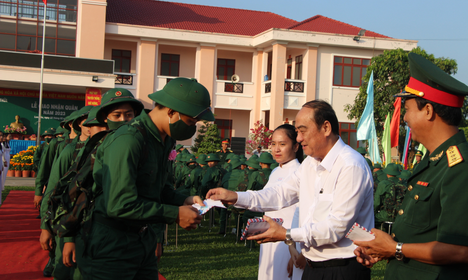 Thủ Thừa: 144 thanh niên lên đường nhập ngũ
