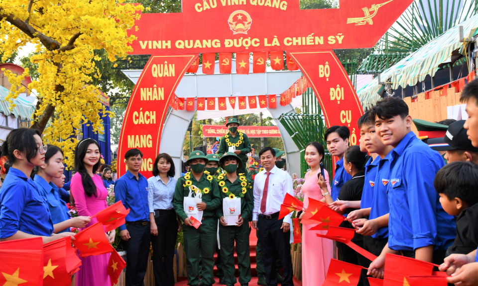 Đức Hòa tổ chức lễ giao, nhận quân năm 2023