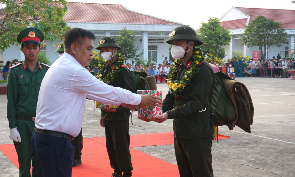Lễ giao, nhận quân năm 2023 huyện Môc Hóa 