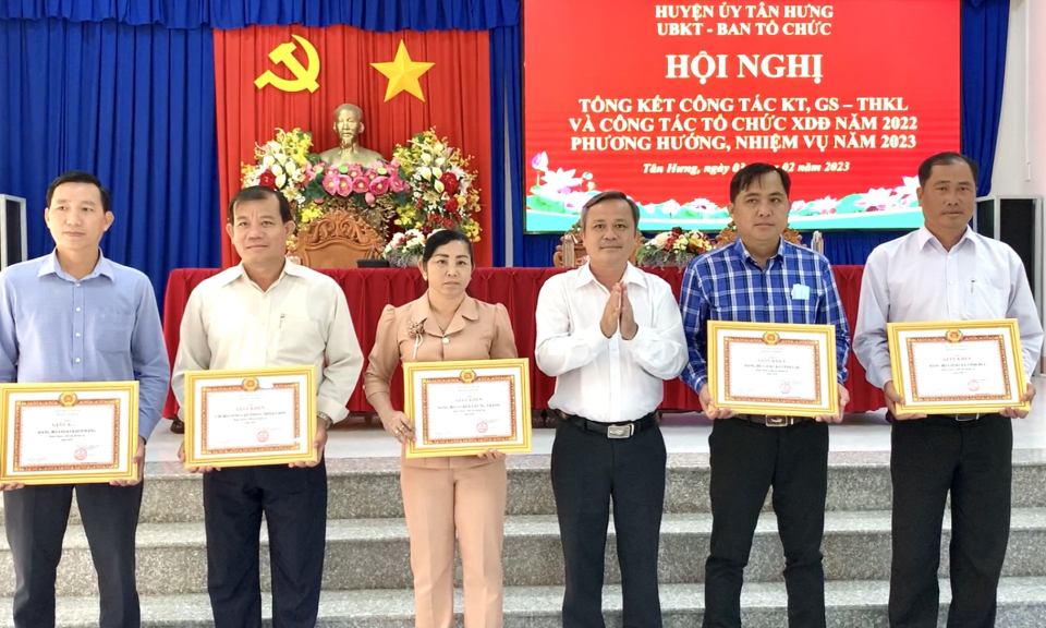 Tân Hưng tổng kết công tác tổ chức xây dựng Đảng năm 2022