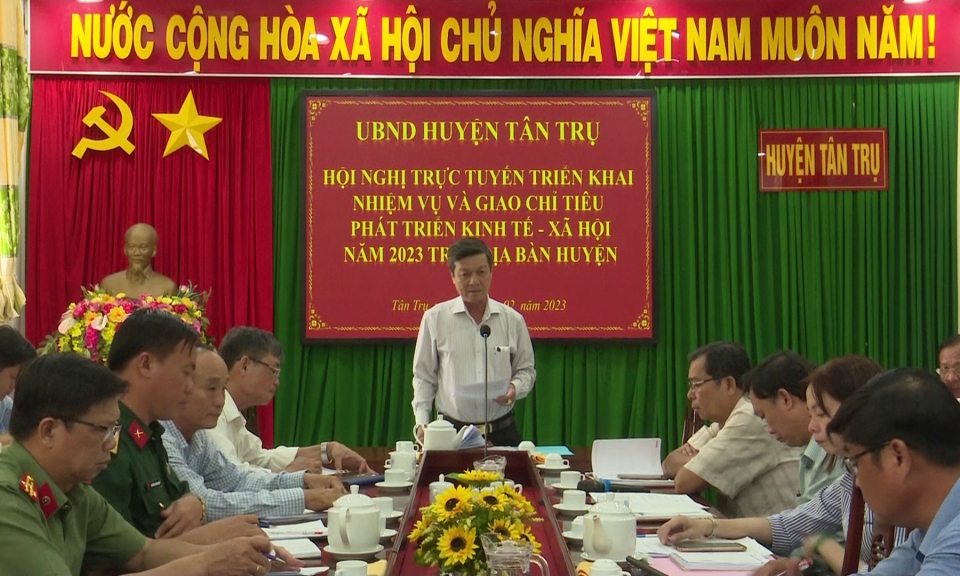UBND huyện Tân Trụ giao chỉ tiêu nhiệm vụ năm 2023 cho các đơn vị trực thuộc