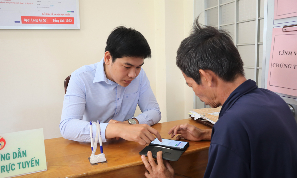 Bến Lức mô hình “Vận động đăng ký thủ tục hành chính tư pháp trực tuyến”
