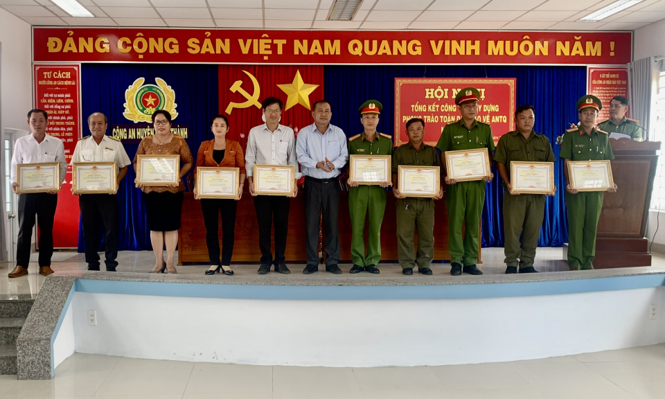 Châu Thành có 70 tập thể, cá nhân được khen thưởng trong phong trào toàn dân bảo vệ an ninh Tổ quốc năm 2022