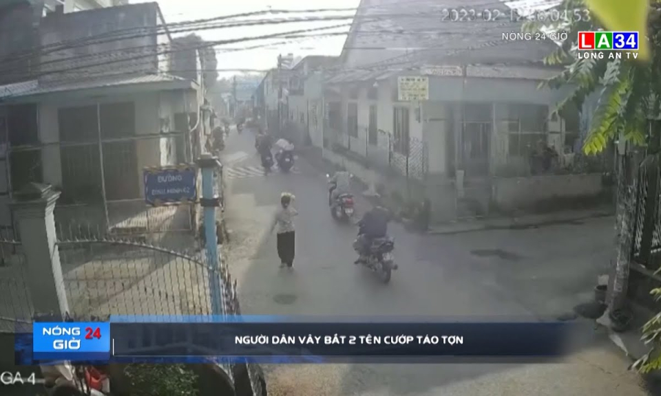 Người dân vây bắt 2 tên cướp táo tợn