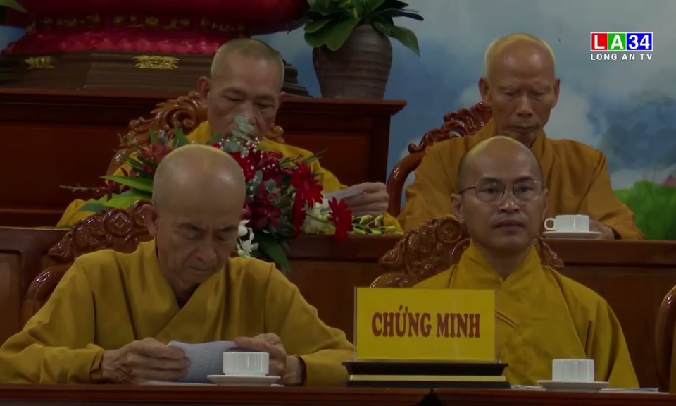 Long An: Lễ trao Giáo chỉ tấn phong Giáo phẩm cho Chư tôn đức, Tăng, Ni Phật giáo