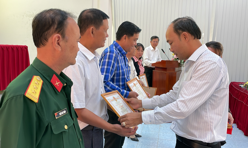 Tân Hưng tổng kết công tác tuyên giáo và giáo dục, lý luận chính trị huyện năm 2022