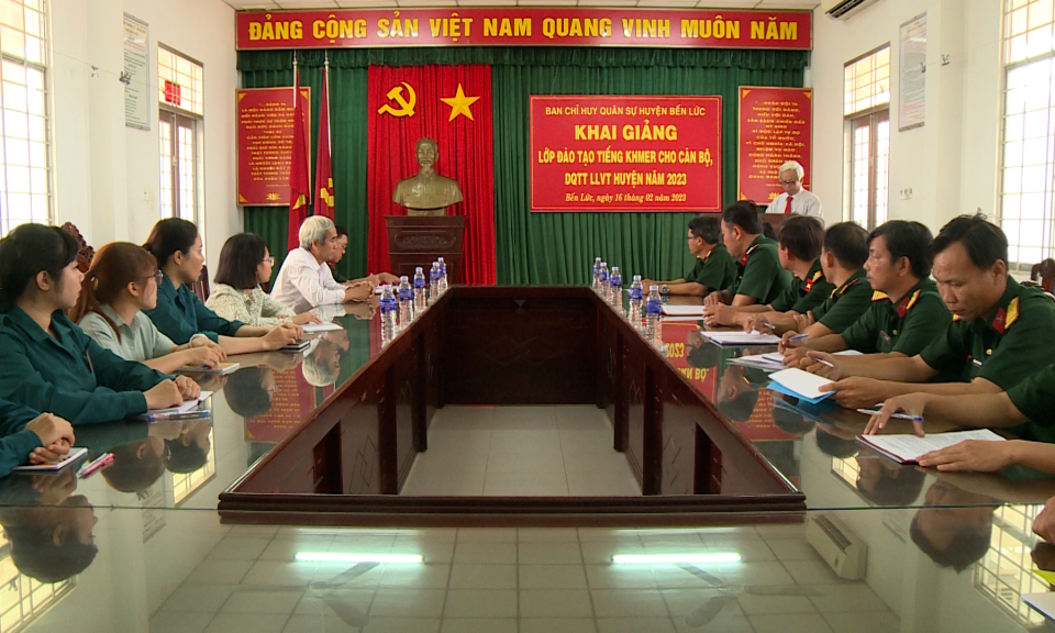 Bến Lức khai giảng lớp đào tạo tiếng Khmer